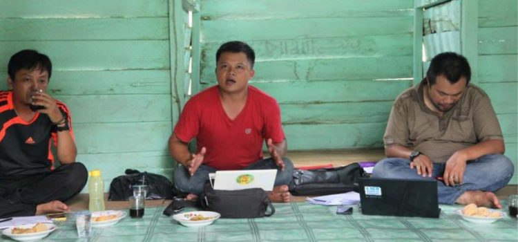 Tim Gemawan melakukan Sosialisasi Undang-Undang Desa No 6 Tahun 2014 Di Desa Medan Jaya, Kabupaten Kayong Utara