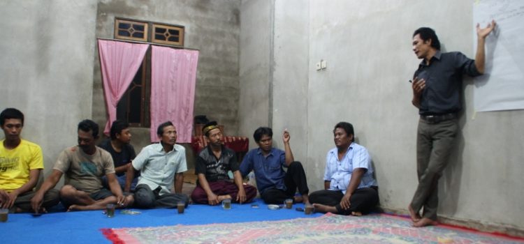 02-Pertemuan bg Meng dgn warga di desa Kakap kecamatan Sungai Kakap, KKR