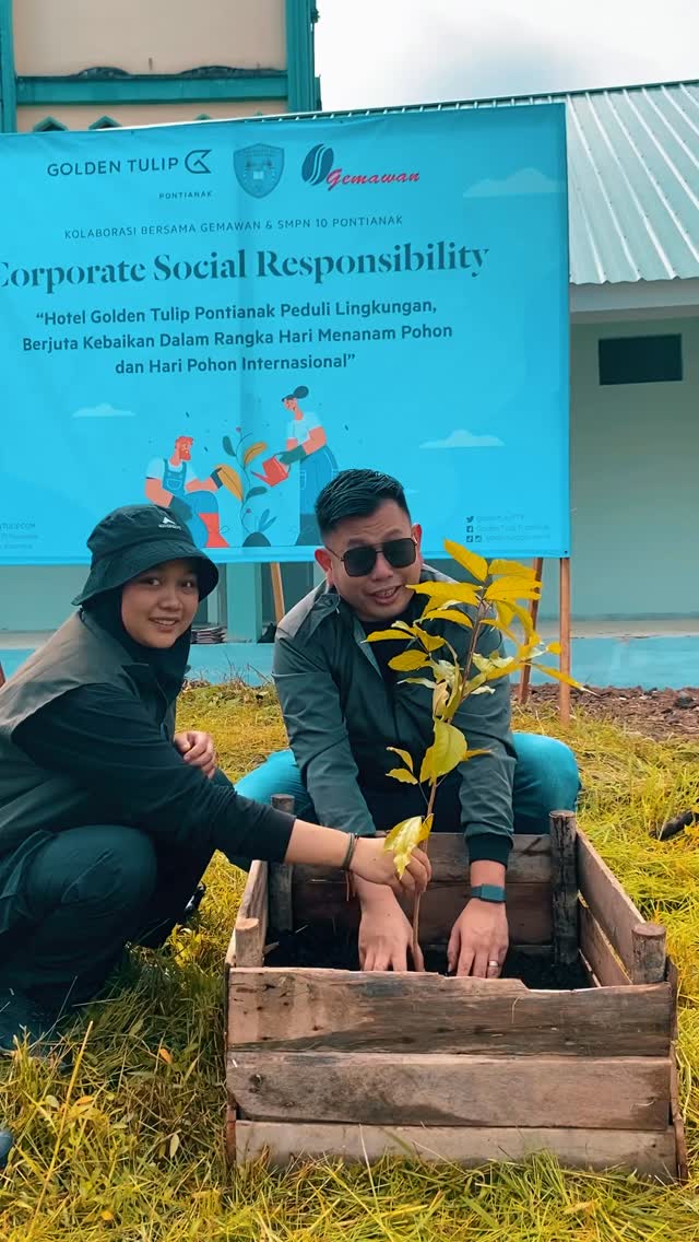 Peringatan Hari Pohon Sedunia menjadi salah satu momentum untuk memahami peran penting pohon dalam kehidupan.

Melalui kolaborasi antara Gemawan, Hotel Golden Tulip, dan SMPN 10 Pontianak, kegiatan penanaman pohon ini diharapkan dapat memperkuat literasi lingkungan dan membangun kebiasaan menjaga ruang hidup sejak usia dini.

Harapannya setiap pohon yang ditanam adalah investasi bagi masa depan kita.

#Gemawan #creatconnectandcollabs #Haripohonsedunia #goldentuliphotel