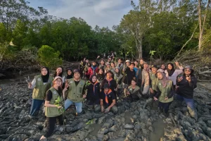 Dari Hati Turun ke Alam: Kolaborasi Menjaga Ekosistem Pesisir Mempawah