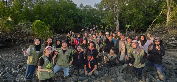 Dari Hati Turun ke Alam: Kolaborasi Menjaga Ekosistem Pesisir Mempawah Jaga Pesisir Mempawah