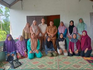 Perempuan Desa Tri Kembang Sambas Siapkan Pembentukan Koperasi untuk Perkuat Ekonomi