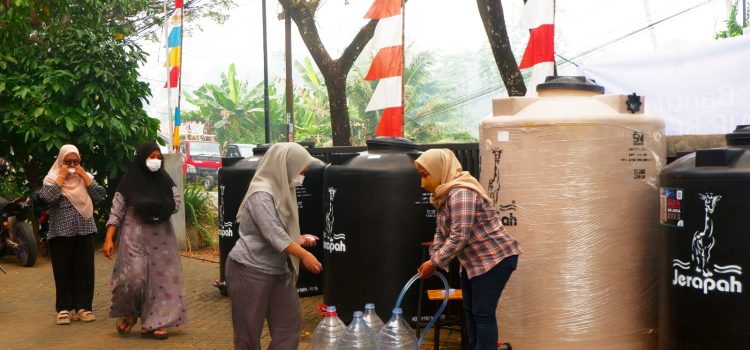 Gemawan Salurkan 4.000 Liter Air Bersih untuk Warga di Ujung Pandang