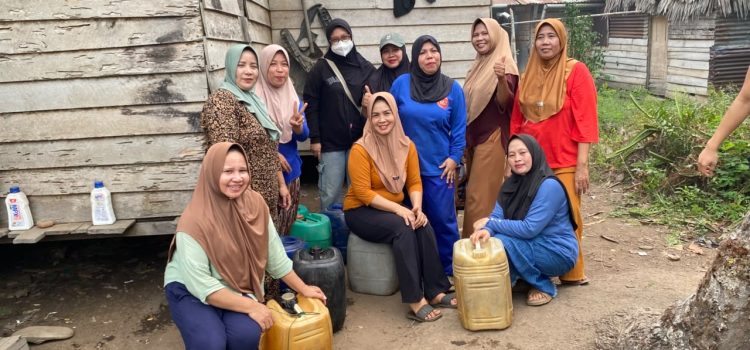 Kemarau Panjang di Kayong Utara, 7.000 Liter Air Bersih Dibagikan untuk Warga Sukamaju dan Masbangun Kemarau Panjang di Kayong Utara, 7.000 Liter Air Bersih Dibagikan untuk Warga Sukamaju dan Masbangun